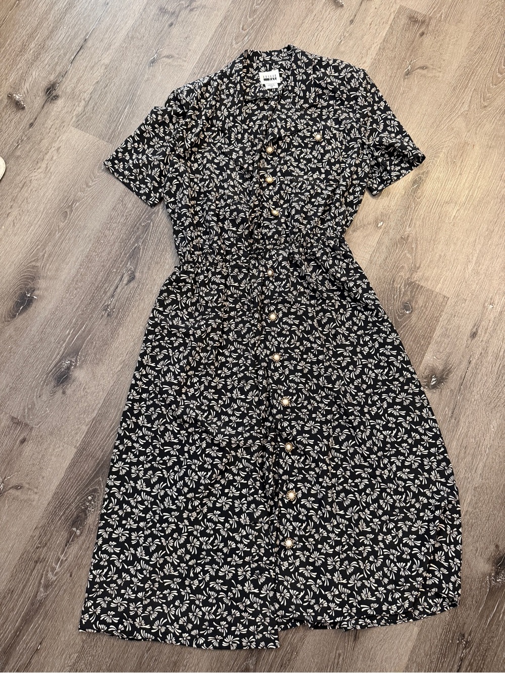 Vintage Leslie Fay Black Floral Button-Front Short Sleeve Dress